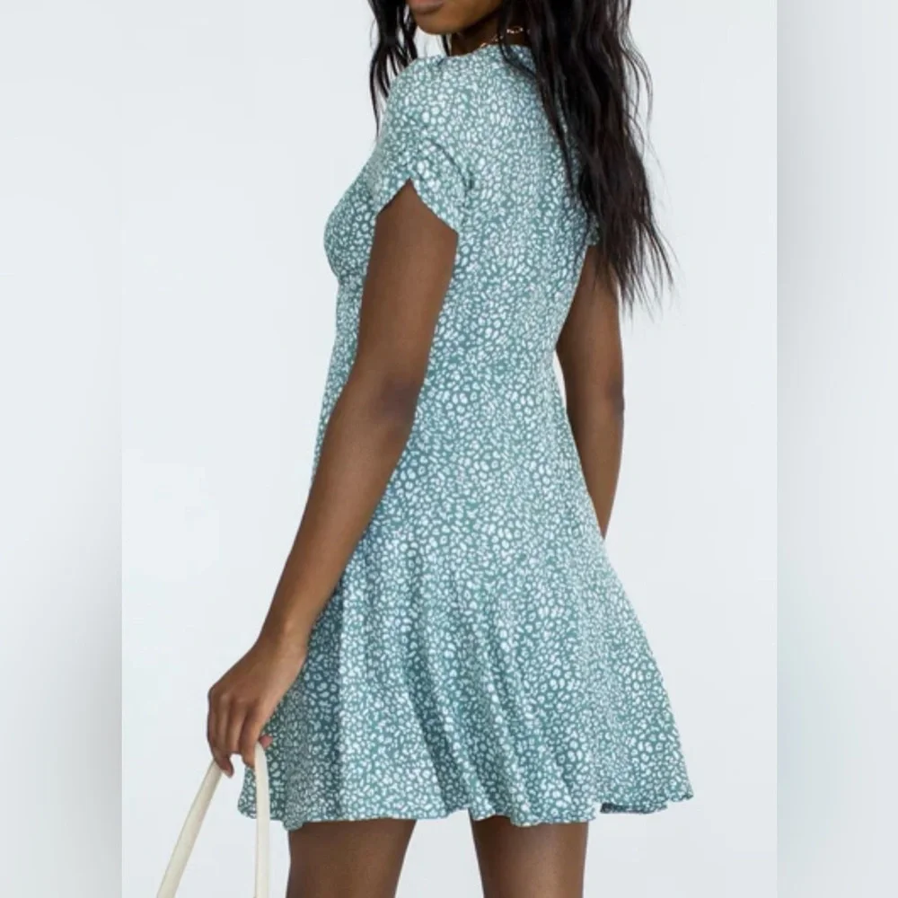 Princess Polly The Sting green mini dress, size 2 - Picture 2 of 10